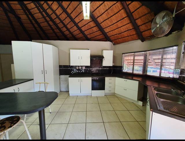 3 BEDROOM FREEHOLD FOR SALE IN BO-DORP